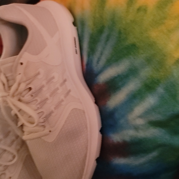 NEVER worn nike running sneakers - Picture 2 of 5